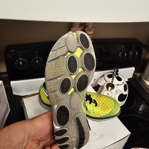 Brooks Pure Connect running shoes - repost d/t error. - Picture 4 of 13